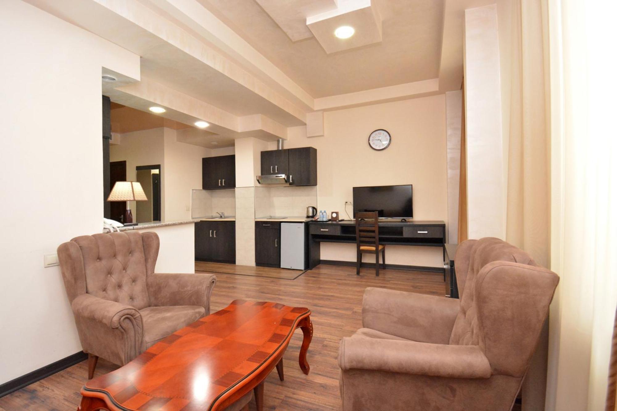 Partez Hotel Ереван Экстерьер фото