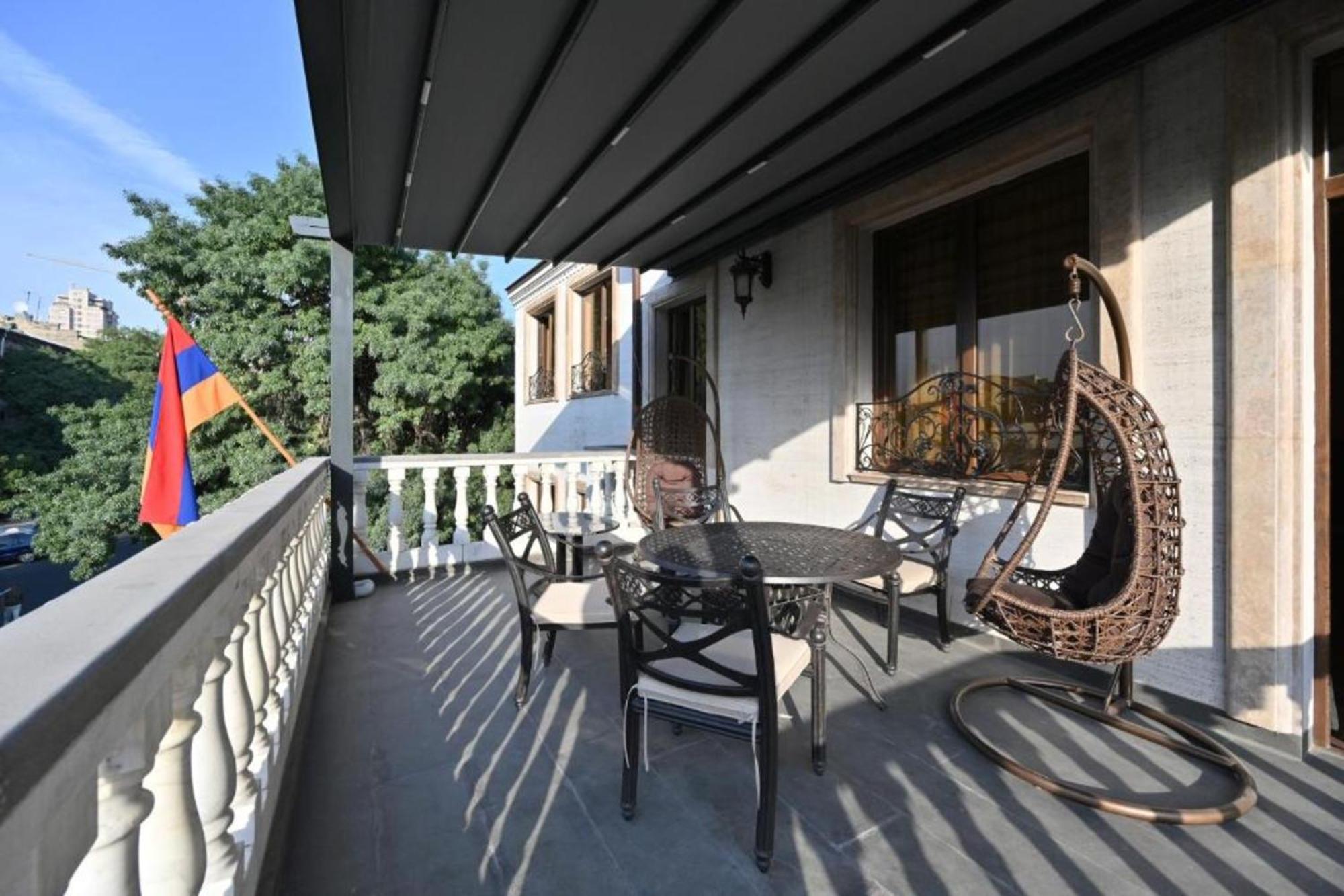 Partez Hotel Ереван Экстерьер фото