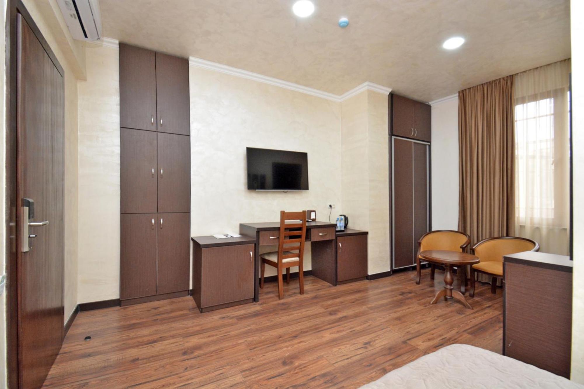 Partez Hotel Ереван Экстерьер фото