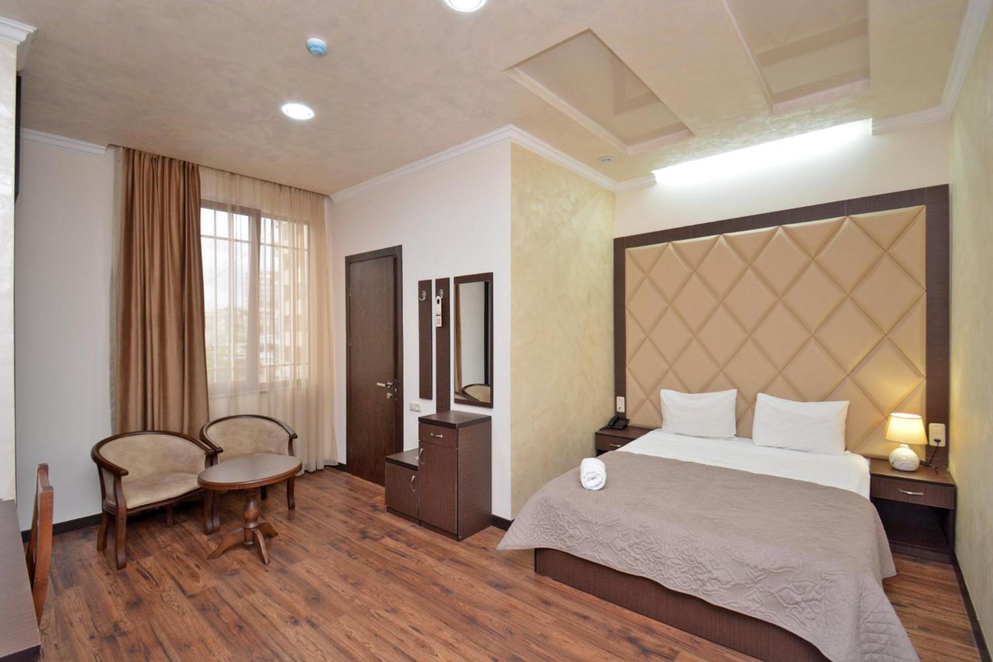 Partez Hotel Ереван Экстерьер фото