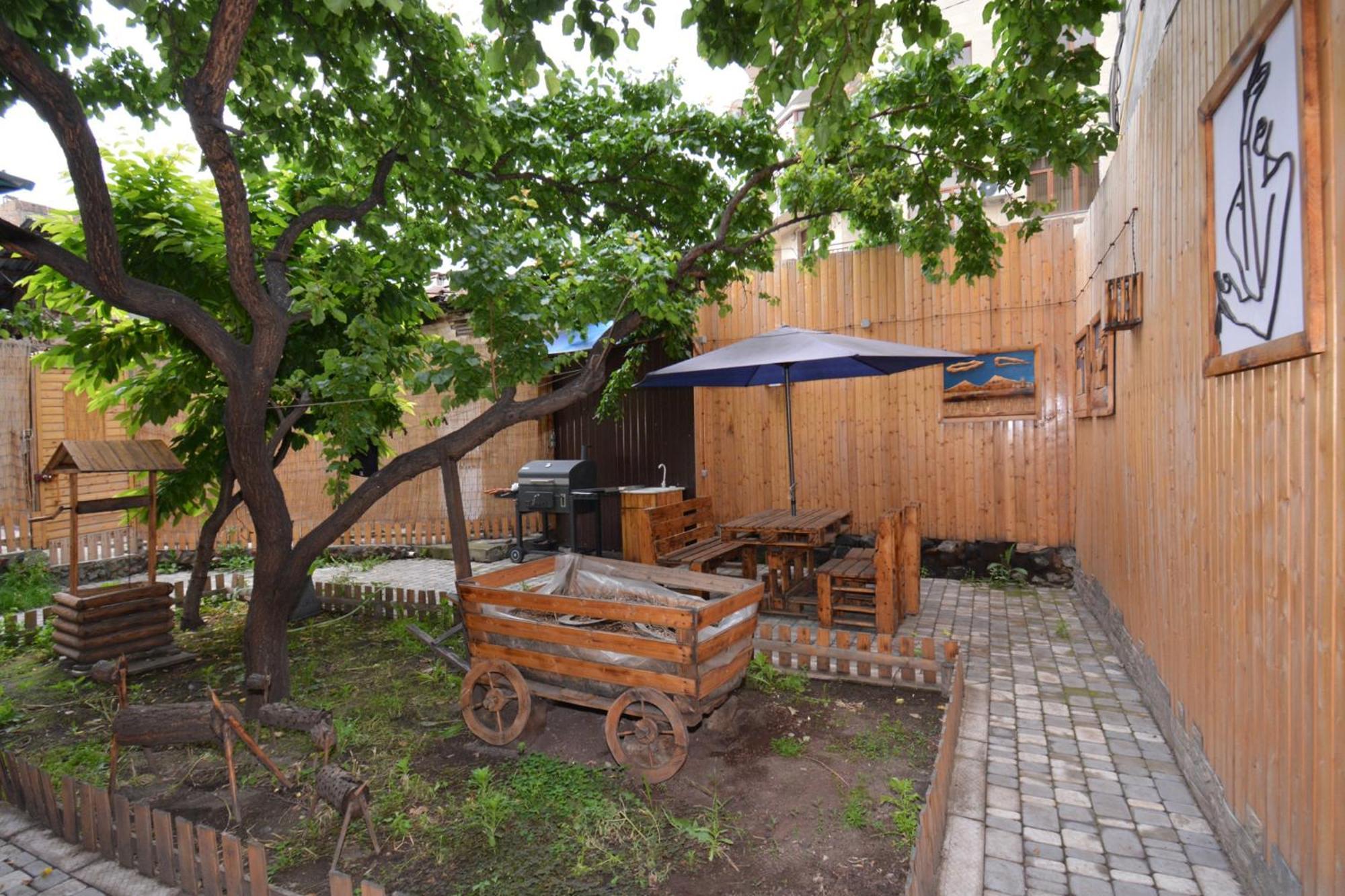 Partez Hotel Ереван Экстерьер фото
