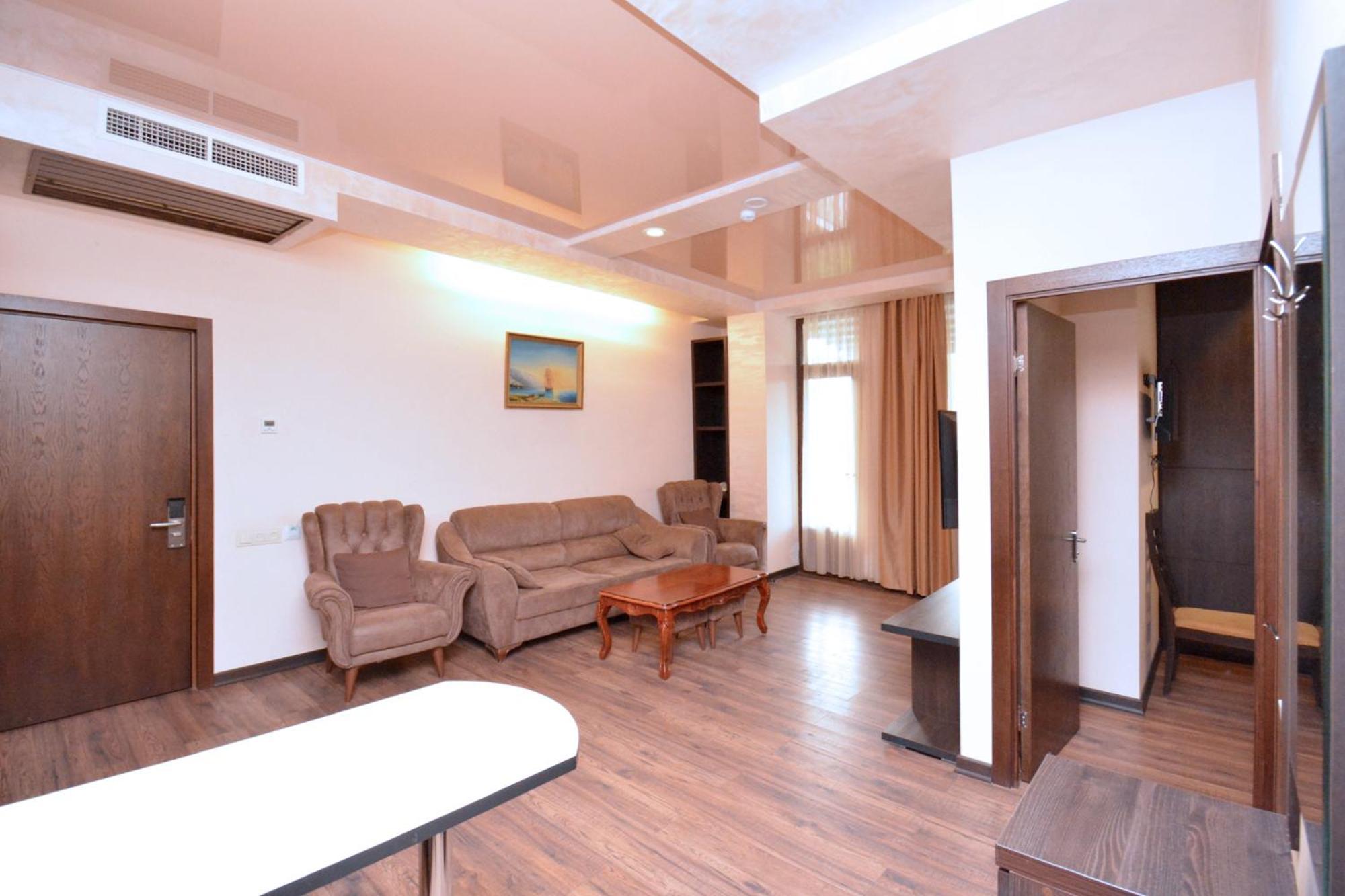 Partez Hotel Ереван Экстерьер фото
