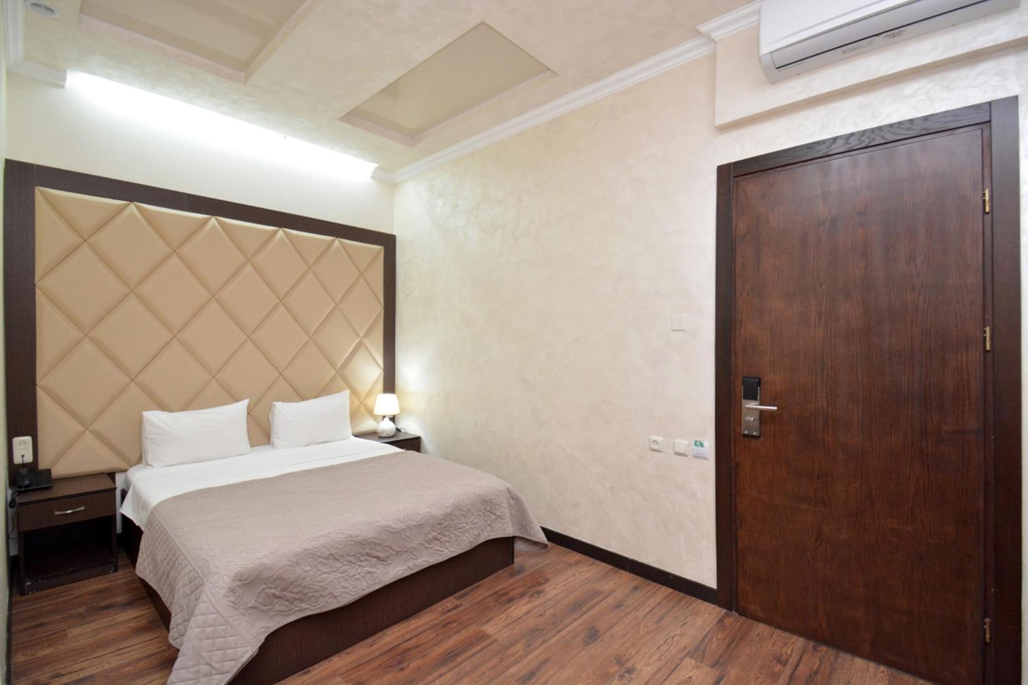 Partez Hotel Ереван Экстерьер фото