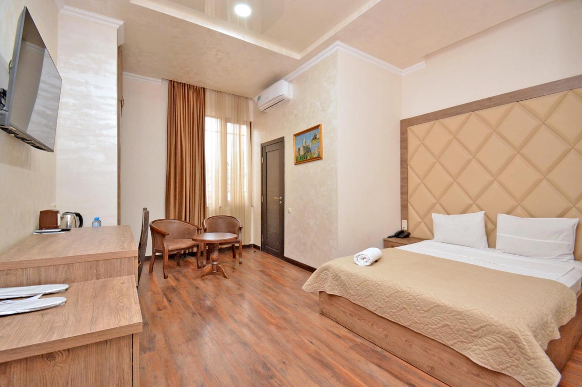 Partez Hotel Ереван Экстерьер фото